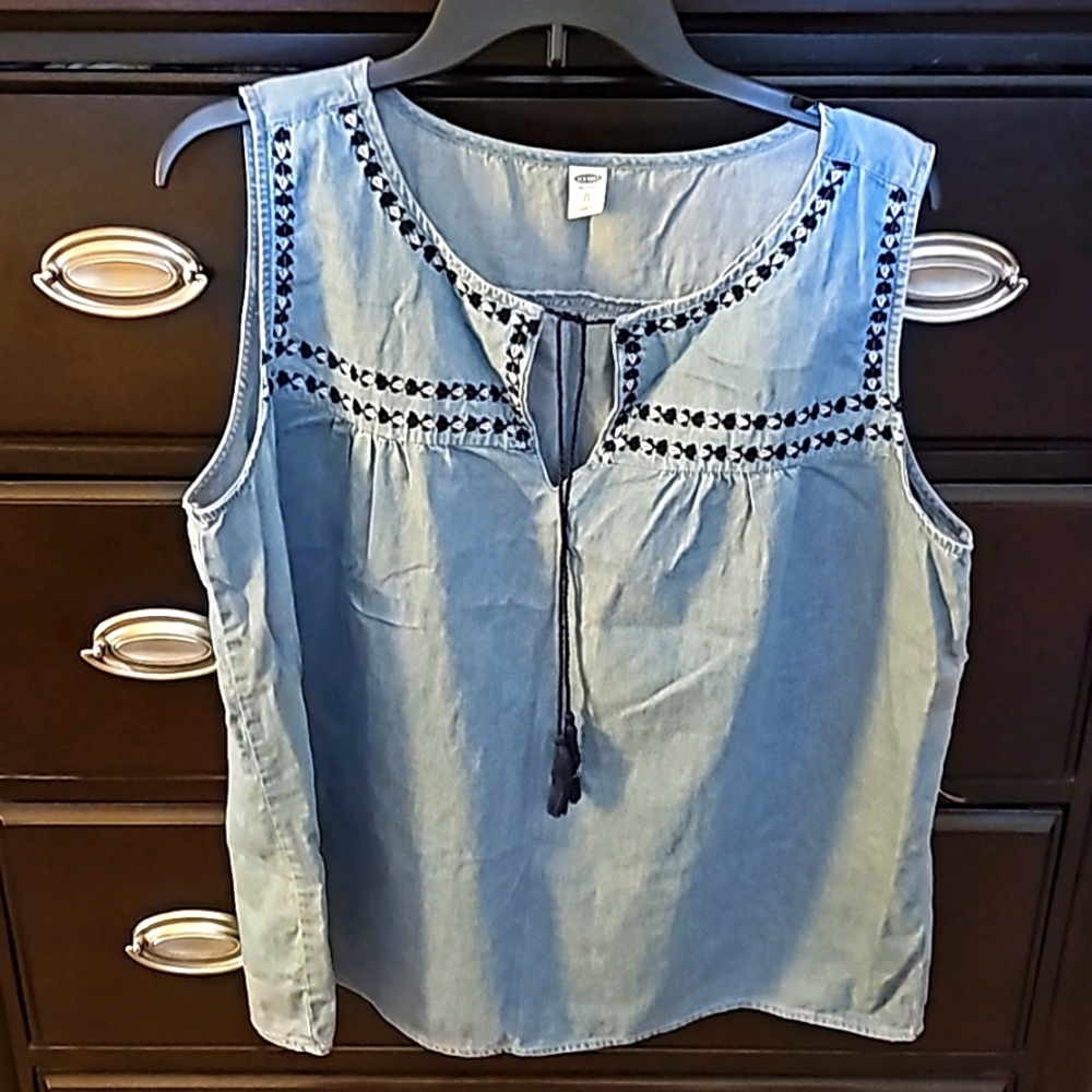 Short sleeved denim like top